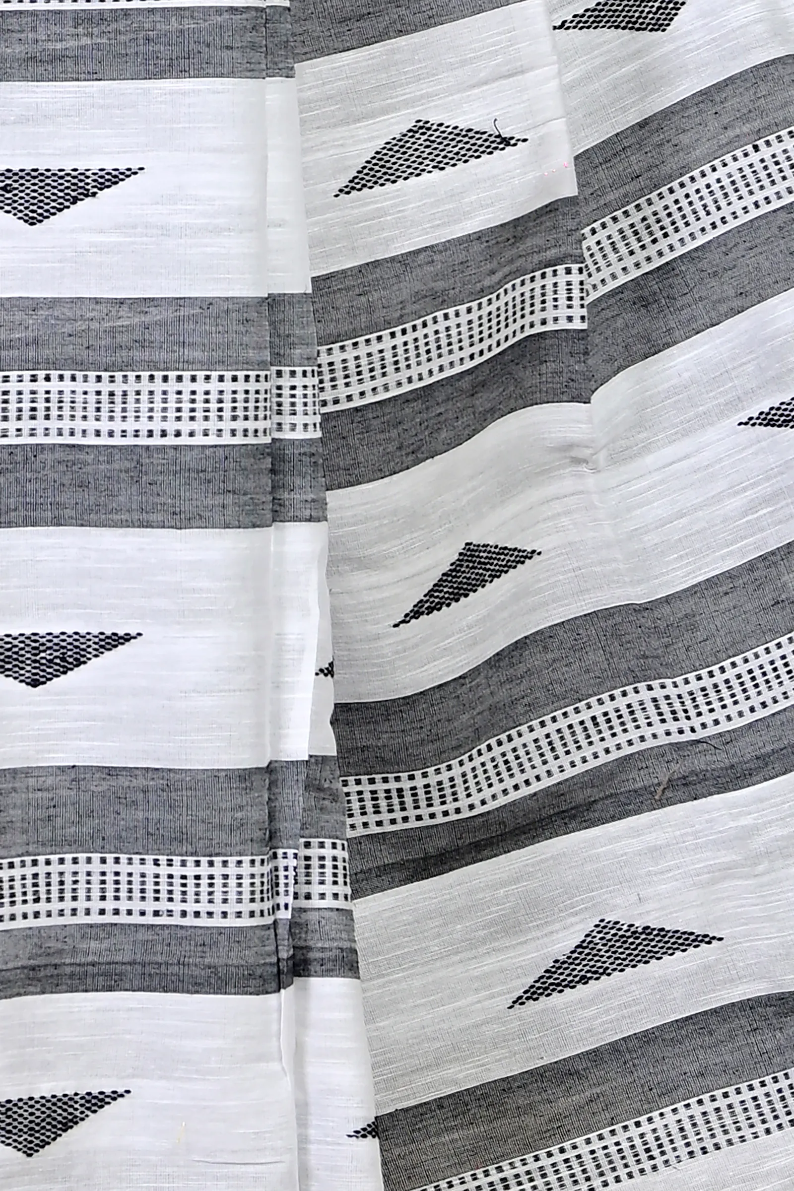 White Cotton Blended Parnika Hand Loom Saree (397)